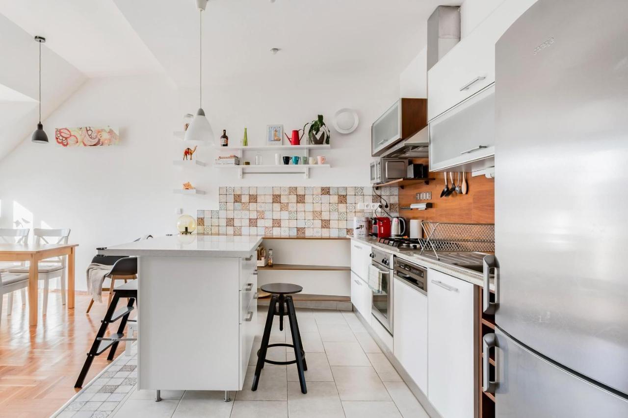 Relax Into Loft Living At A Light-Filled City Escape Budapest Exterior photo