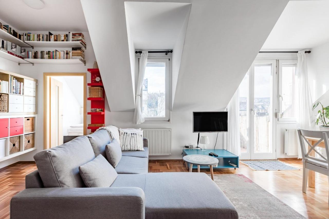 Relax Into Loft Living At A Light-Filled City Escape Budapest Exterior photo