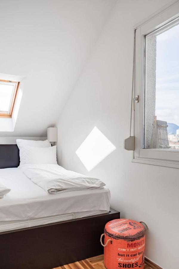 Relax Into Loft Living At A Light-Filled City Escape Budapest Exterior photo