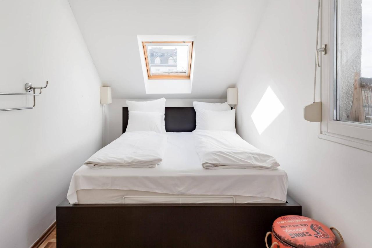 Relax Into Loft Living At A Light-Filled City Escape Budapest Exterior photo