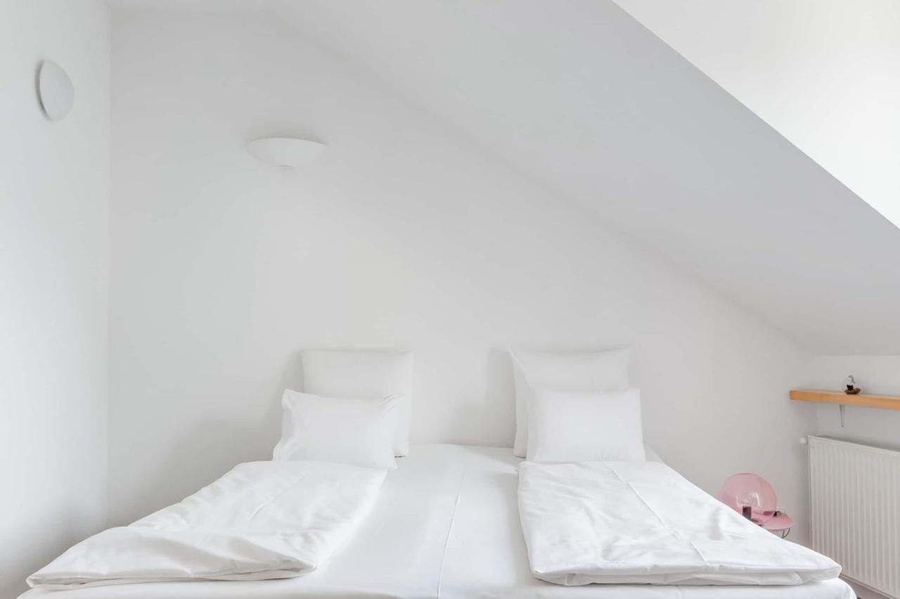 Relax Into Loft Living At A Light-Filled City Escape Budapest Exterior photo